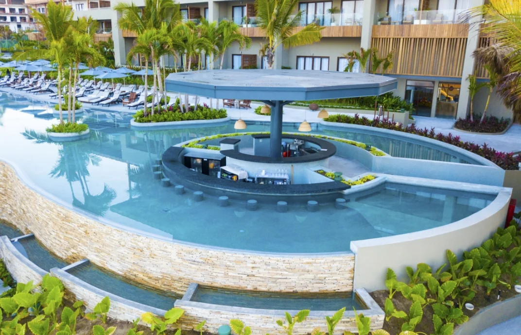 Drops – Infinity Pool Bar